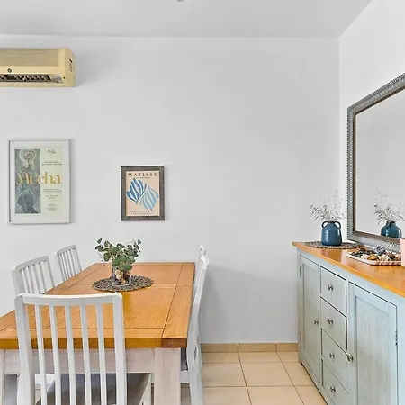 Limnaria Gardens Cozy By Vichy Holidays Apartment *